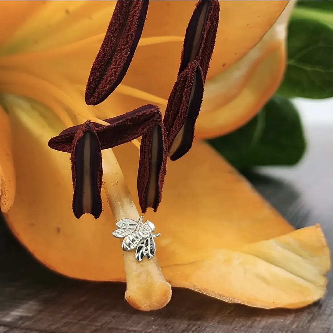 14k Gold Bee Threadless End